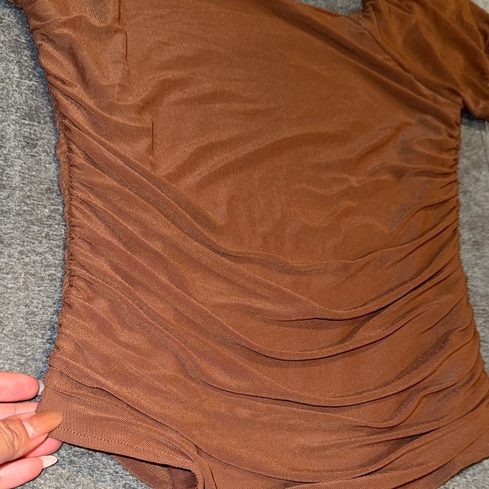 PINKM STYLE- NWOT Women’s Brown Short Sleeve Ruched bodysuit Size Medium - Picture 7 of 12